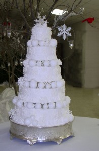 Elegant-Winter-Wedding-Cakes-for-wedding-Day-3